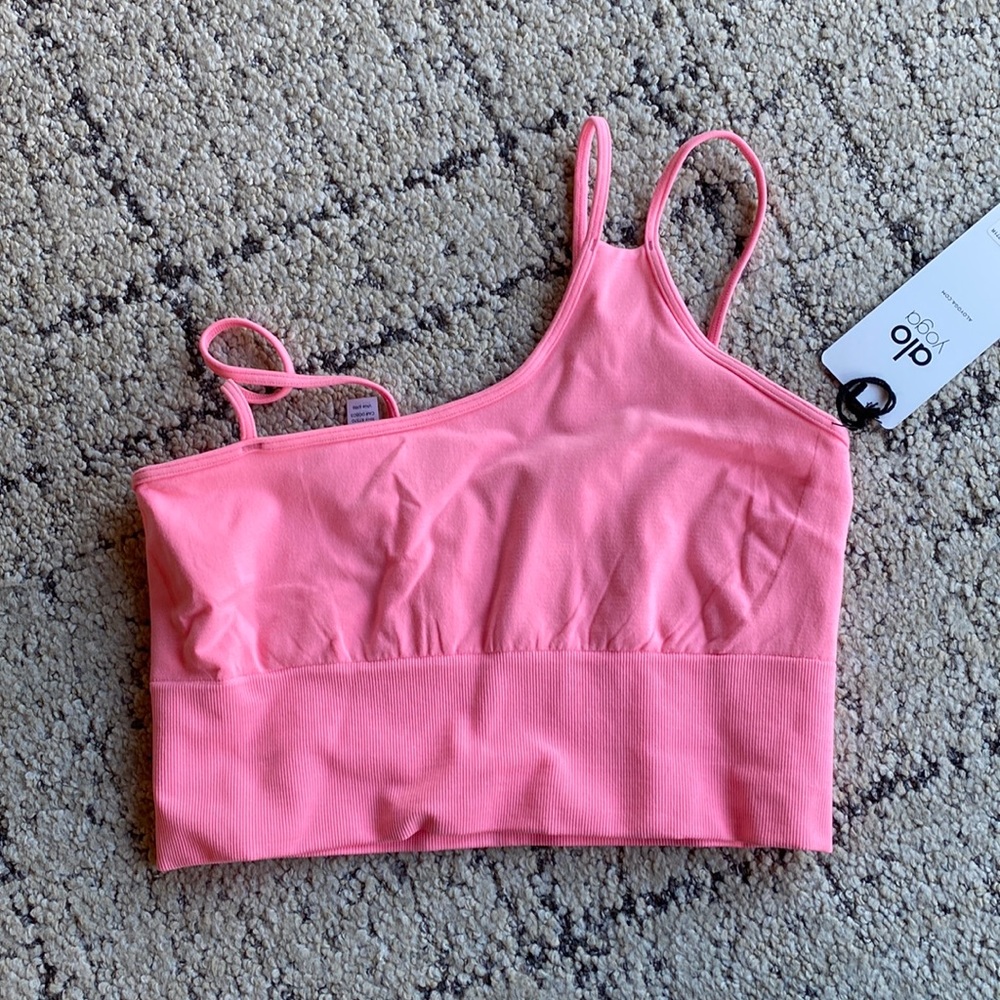 Alo Yoga Offset Crop Top Macaron Pink, great condition